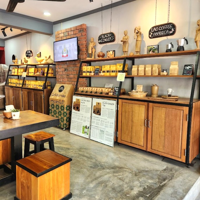 アロムディーネイチャーの商品棚