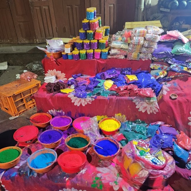 ランゴリ用に売られているカラフルな粉