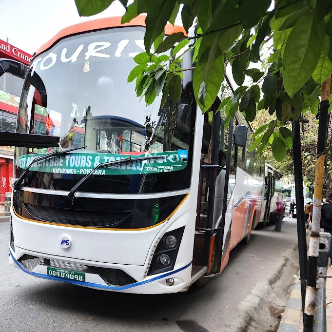 ポカラ行きツーリストバスの外観
