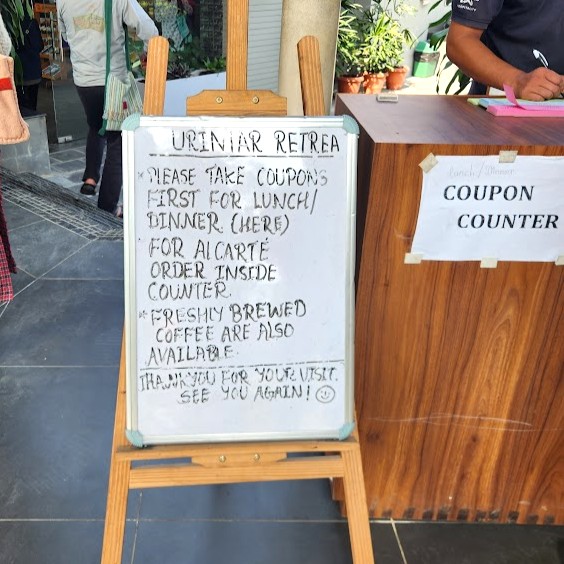 カトマンズ行きバス休憩所のレストラン