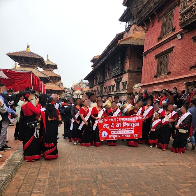 パタンで新年を祝う人々