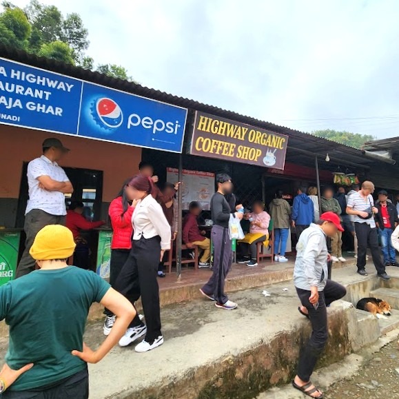 ポカラ行きバス休憩所カフェスタンド