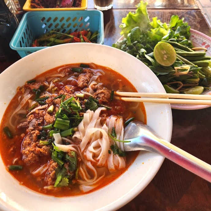 Ban_Wat_Sene_Khao_Soi_Noodle_Shopのカオソーイ
