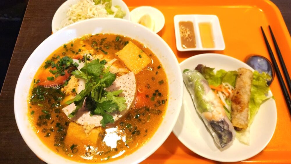 新宿ハスナムのブンリュウクアランチセット