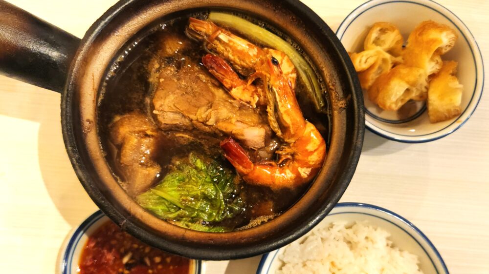 新大久保の南洋叔叔肉骨茶で食べたエビ入りバクテーとご飯のセット